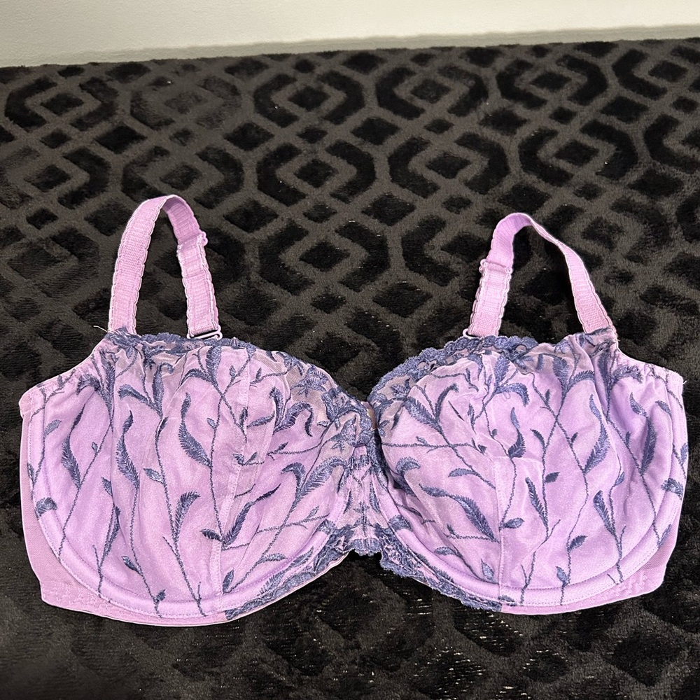 Vintage Victoria’s Secret Lightly Lined Purple Embroidered Bra Size 38DD Y2K